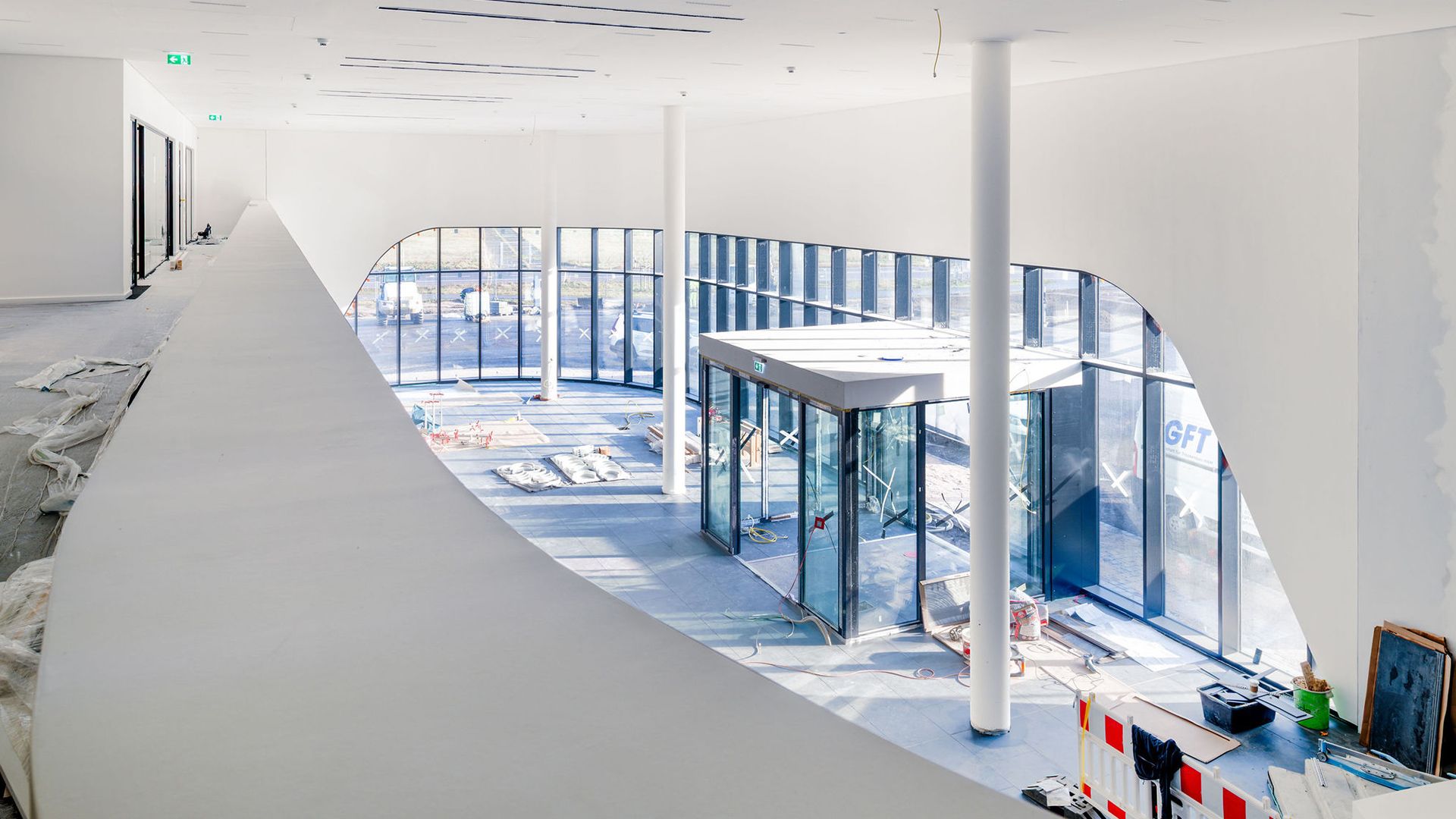 Blick von oben auf Eingangshalle