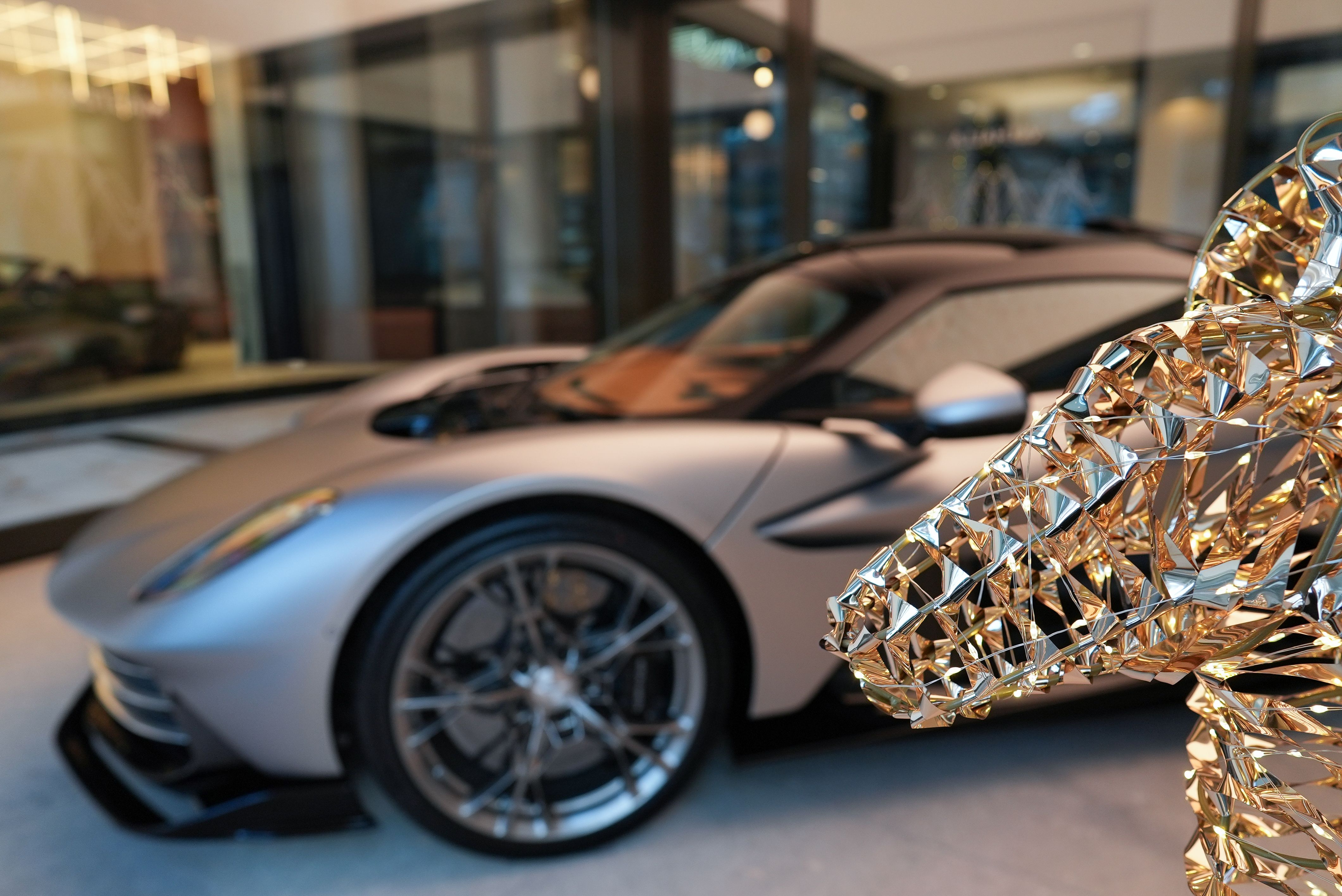 Valhalla erkennbar im Hintergrund.