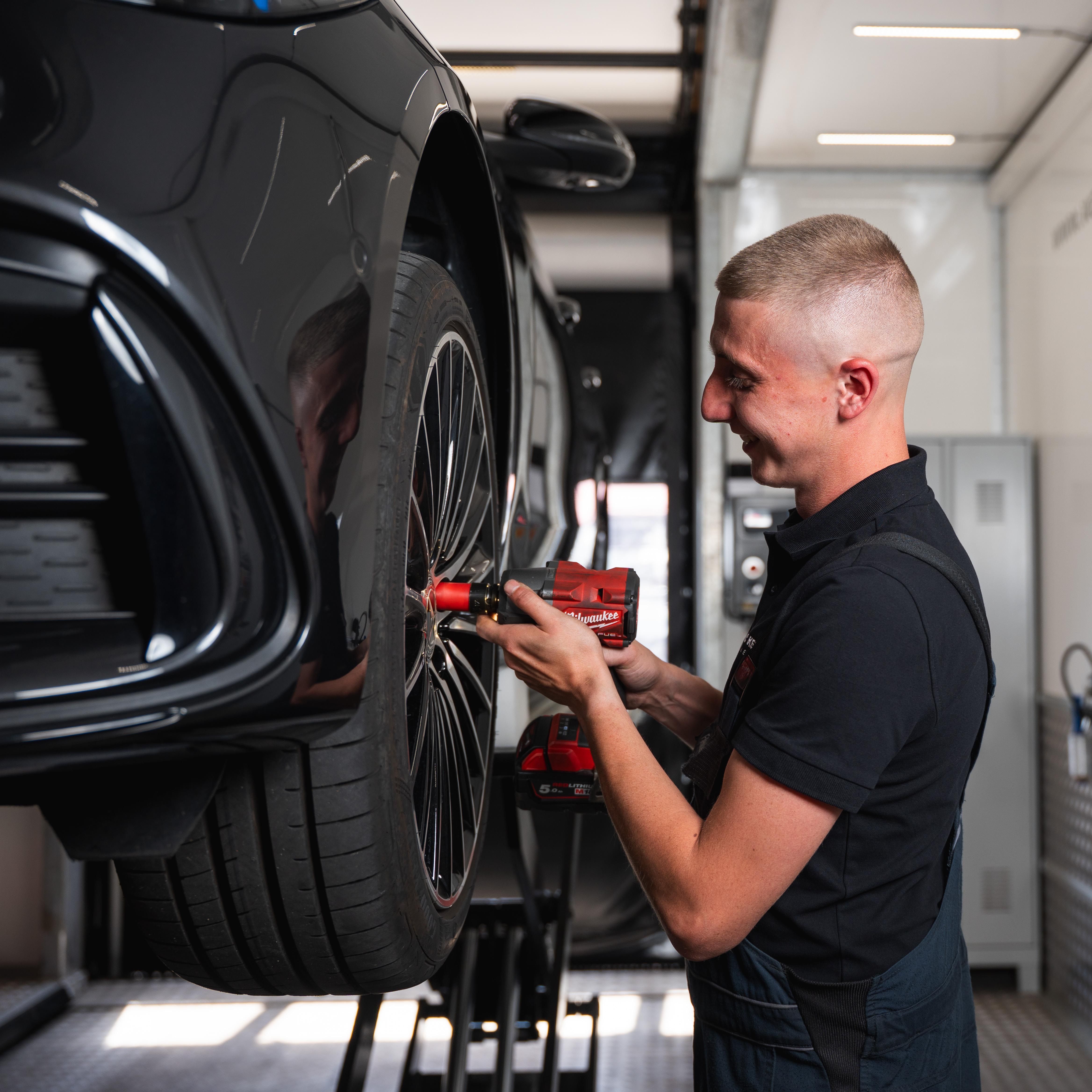 Mann am Reifen