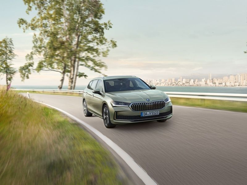 Škoda Superb auf Straße