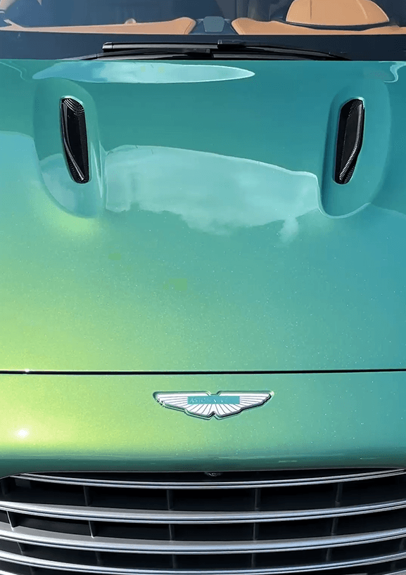 Front eines grünen Aston Martin DBX 707 GPF