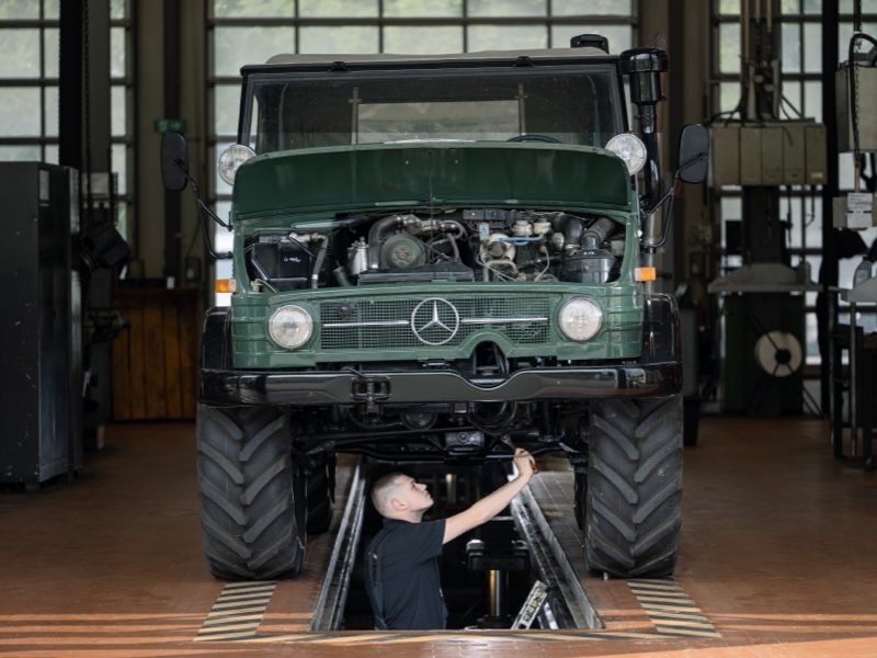 Unimog in Werkstatt